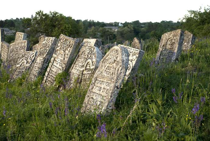 Фото Сатанова — Старинное еврейское кладбище Сатанова.